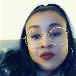 Meet your Posher, Tia